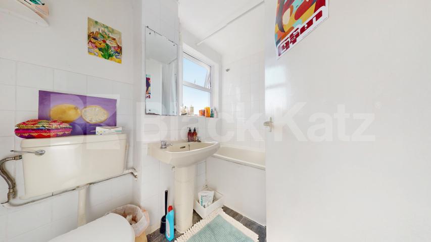 Fantastic two bed located within mins to Camden & Kings Cross Barker Drive, Camden